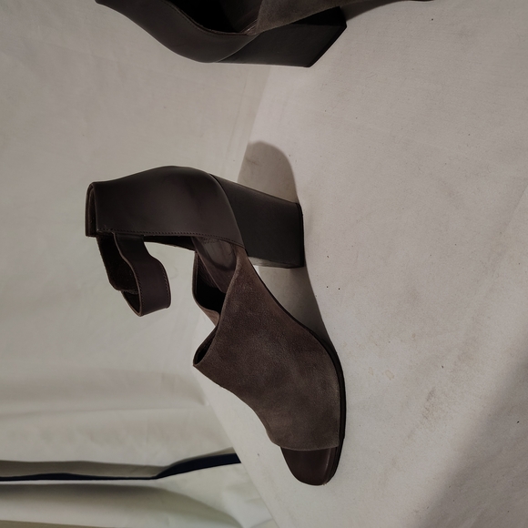 Coclico taupe, suede, heels, ankle strap, hook and loop connecter, size 39 (EUR) - Picture 2 of 13